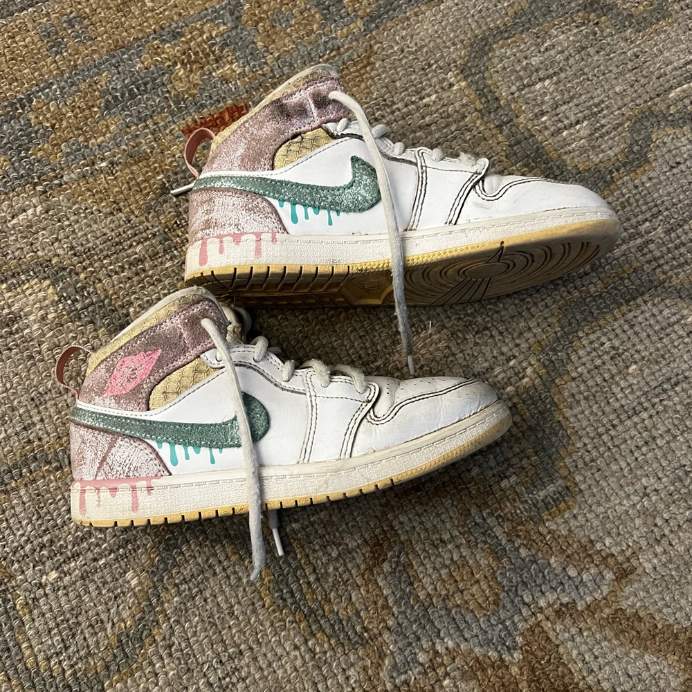 Nike kids Air Jordan Mid SE GS "Ice Cream" sneakers.
